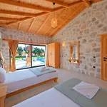 Villa Mono 1